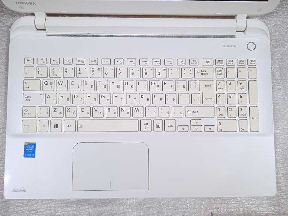 Toshiba Satellite L50-B Intel i3 8GB ram 640GB HDD