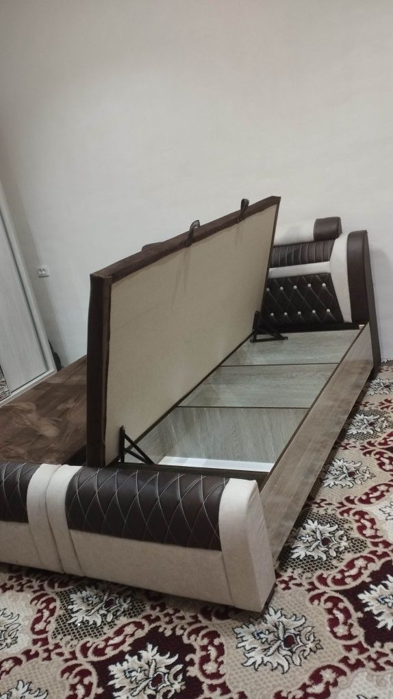 Sandiqli kravat , harhil rangdagilari bor
