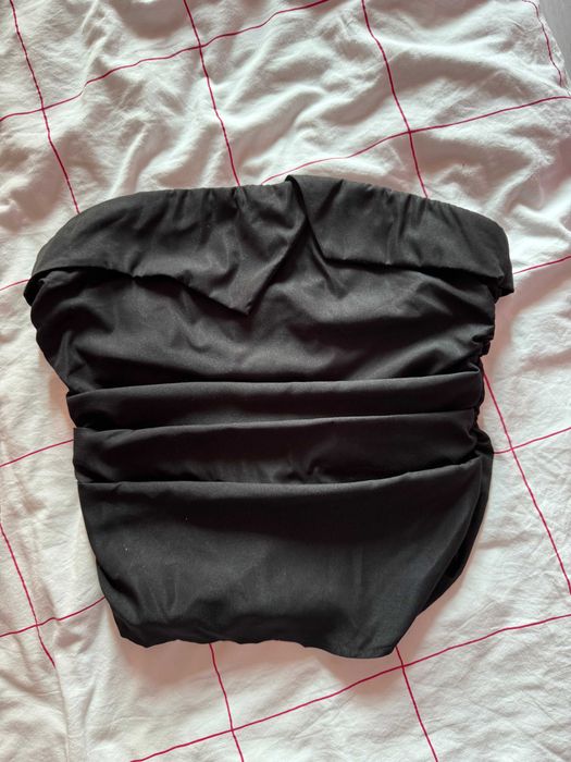 Елегантен Черен Топ – Подходящ за Официални Поводи