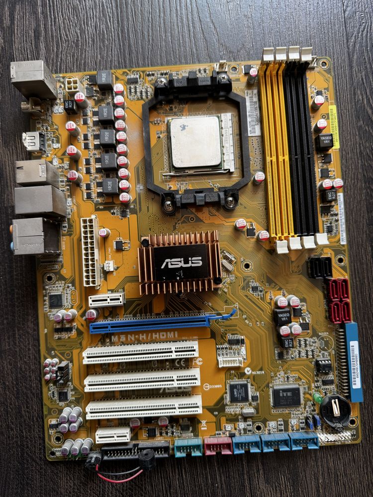 Дънна платка +  AMD процесор, охлаждане и кутия за комп.