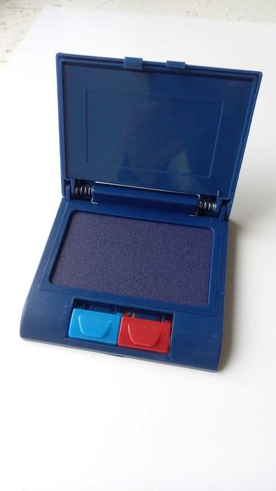 Штемпельная подушка , двухцветная.