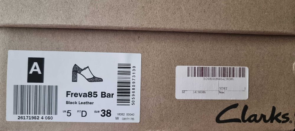 Нови обувки каишка Clarks