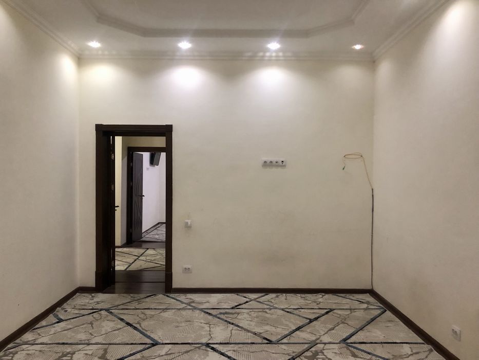 Куйлук  метро матонат срочно сдаётся 2х комнатная квартира