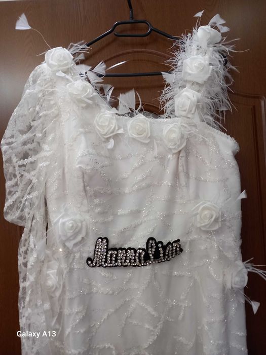 Официално бяла рокля