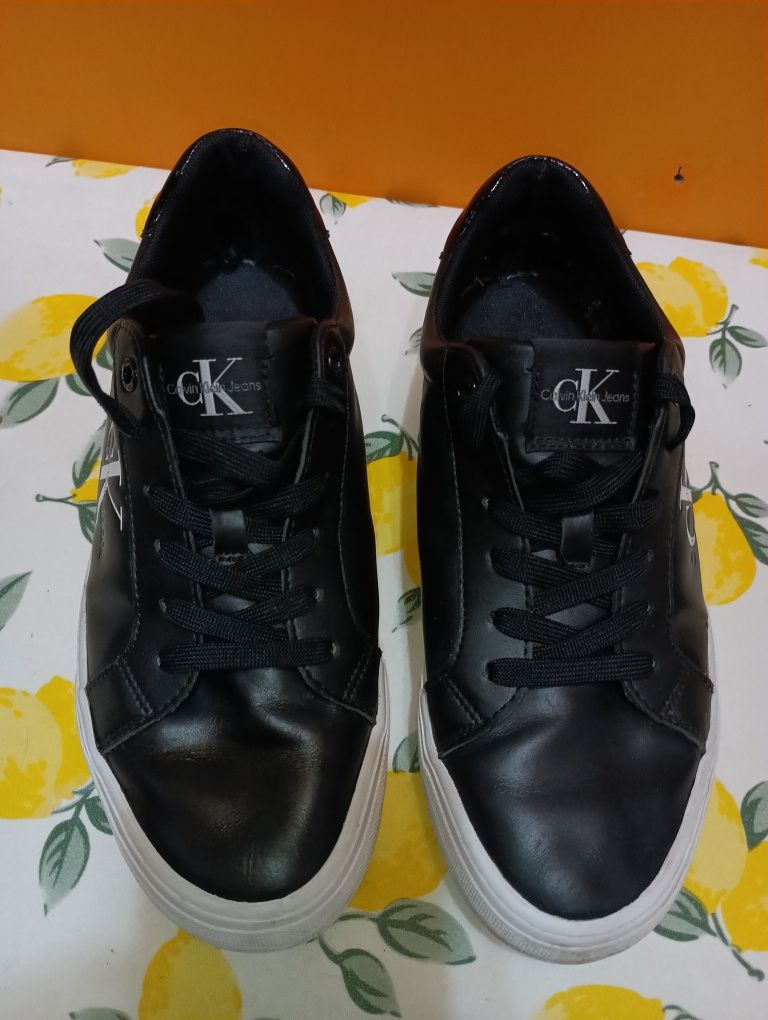 Calvin Klein N 40 кожени - 45 лв