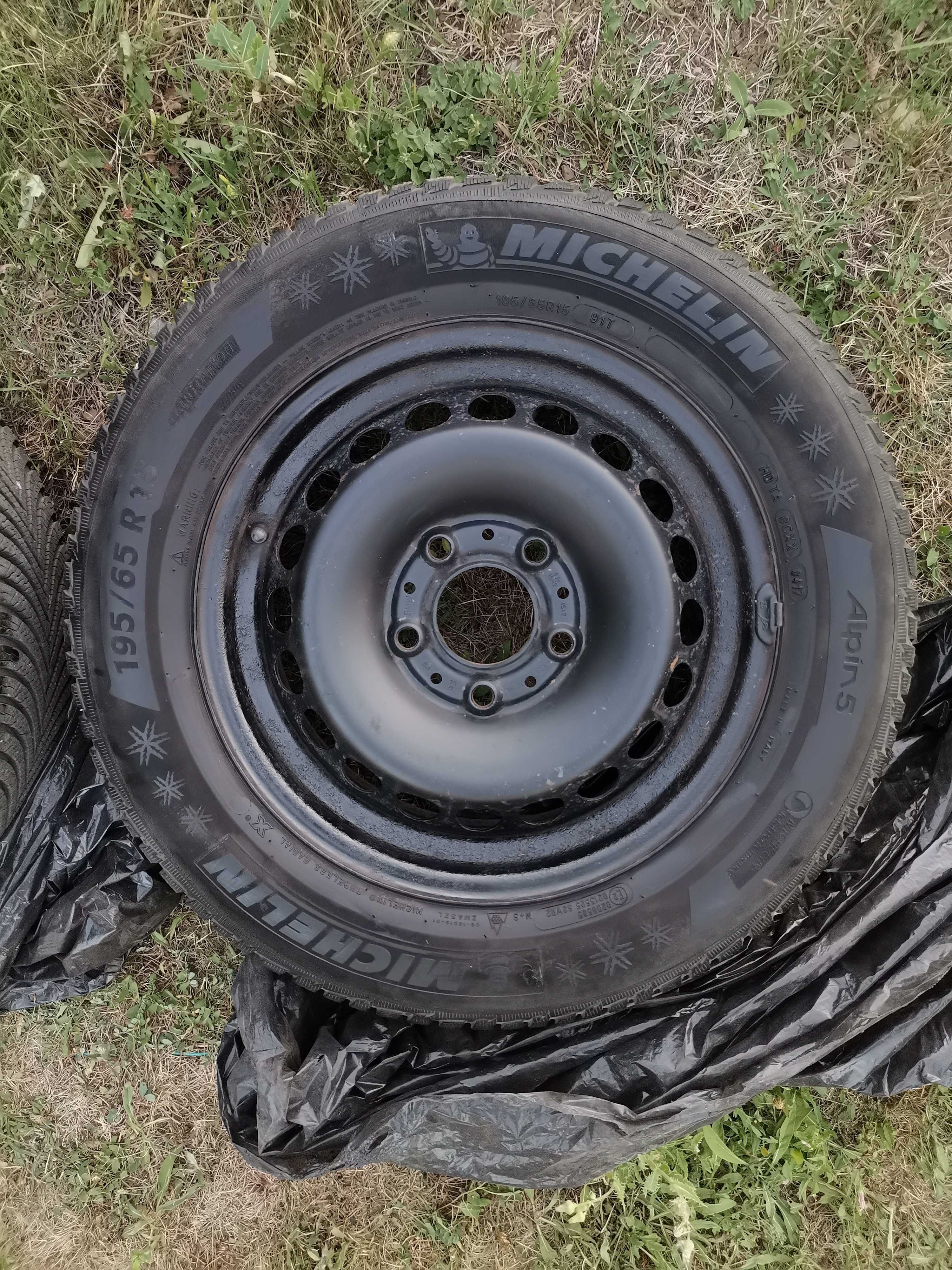 Комплект зимни гуми с джанти БМВ 195/65/15 Michelin Alpin 5