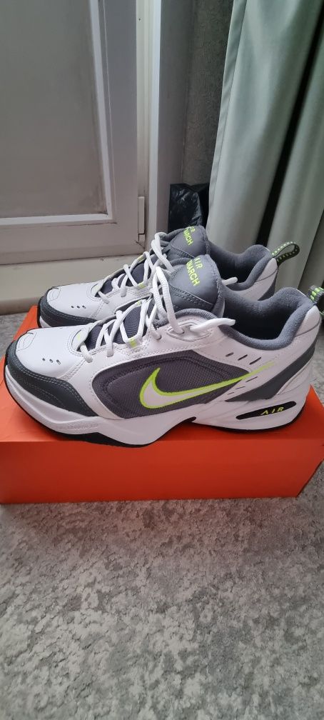 Продам кросы Nike Air Monarkh 2023