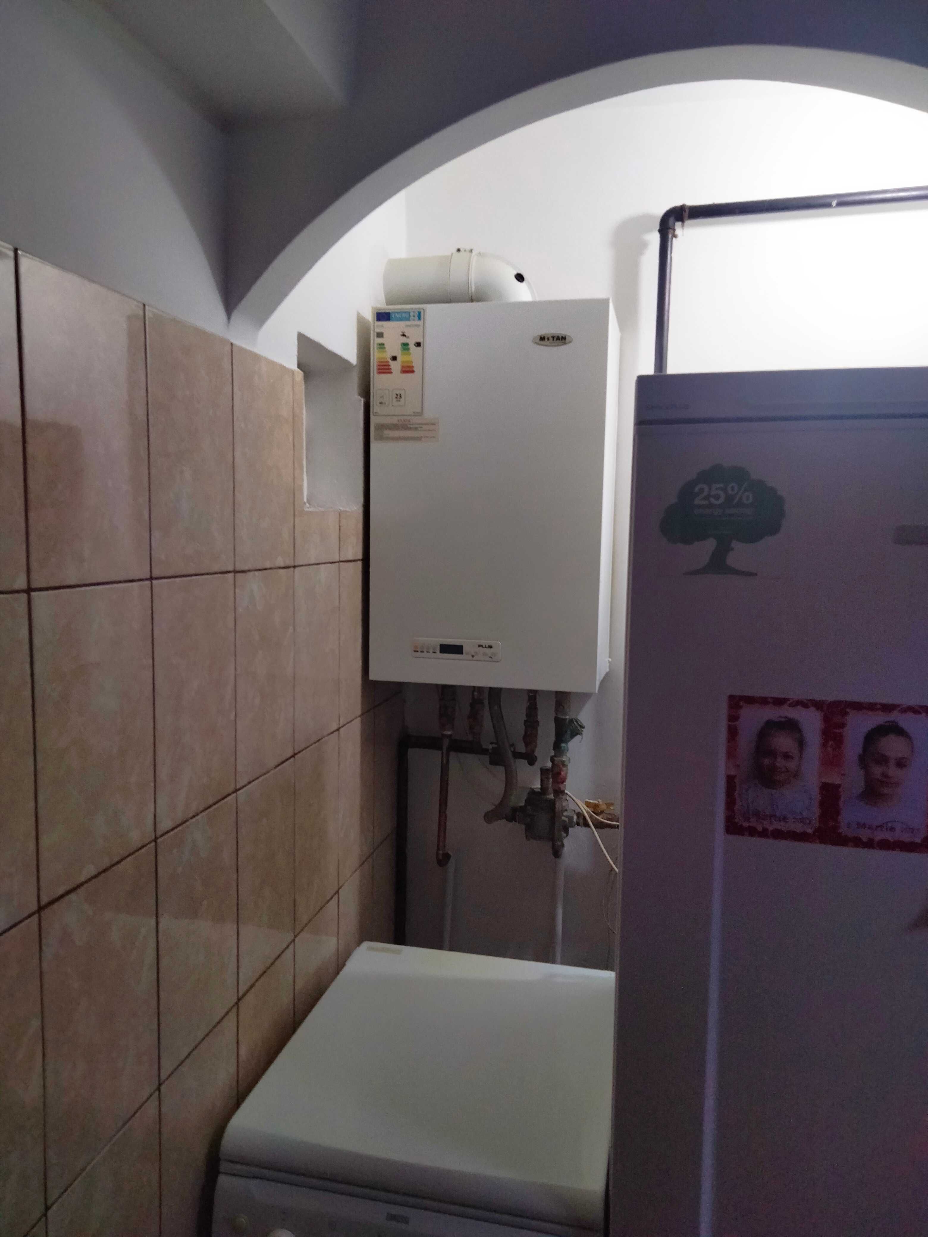 Vând apartament cu 3camere, zona centrală, Salonta, confort 1