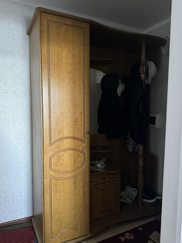 Продам Шкаф для прихожей