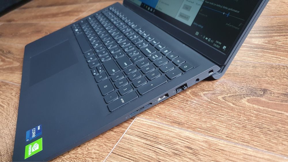 Dell Vostro 15 3510 intel i7 24GB RAM Nvidia MX350