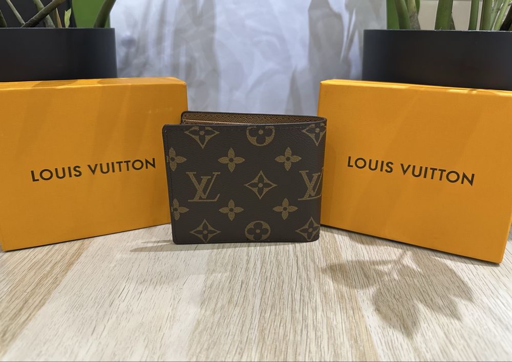 Louis Vuitton Портфейл Чисто Нов