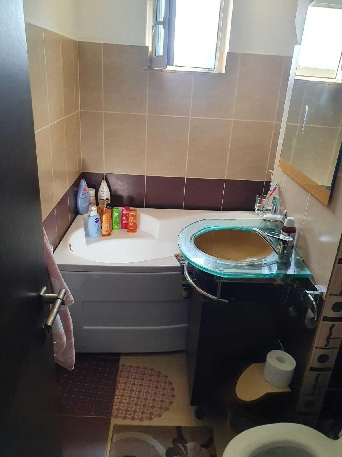 Vând apartament cu 3 camere în Călimănești