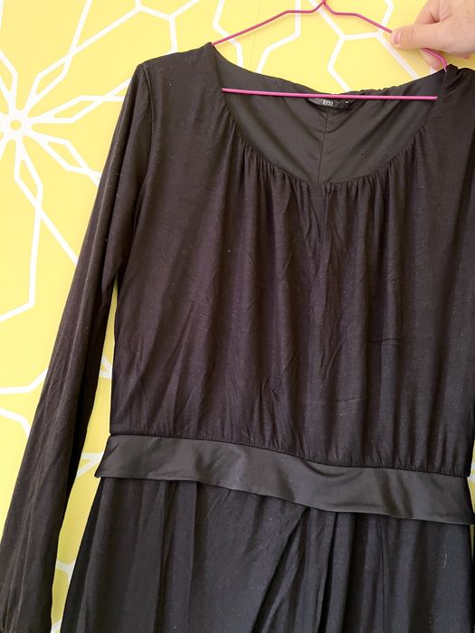 Дамска черна рокля Boss размер M L