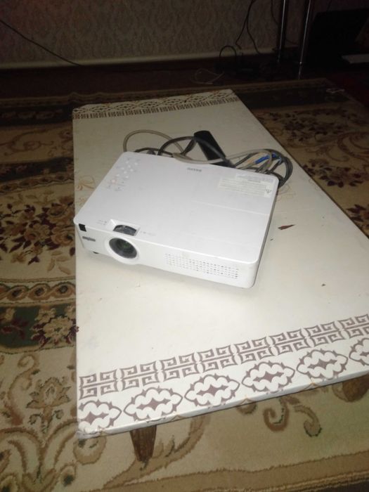 Продам видео проектор sanyo