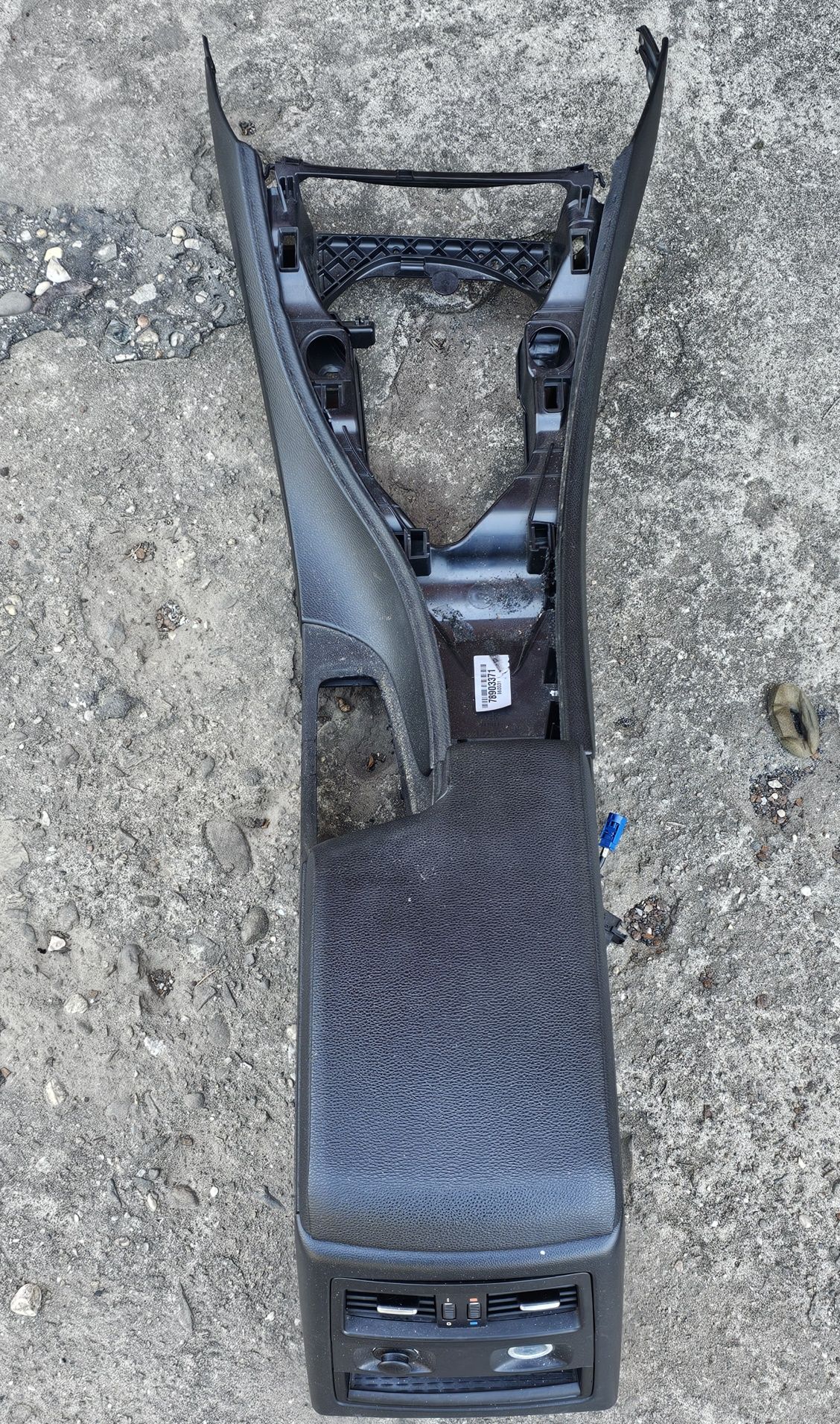 Подлакътник бмв е90 е91 е92 барче bmw 320 330д 325д 335