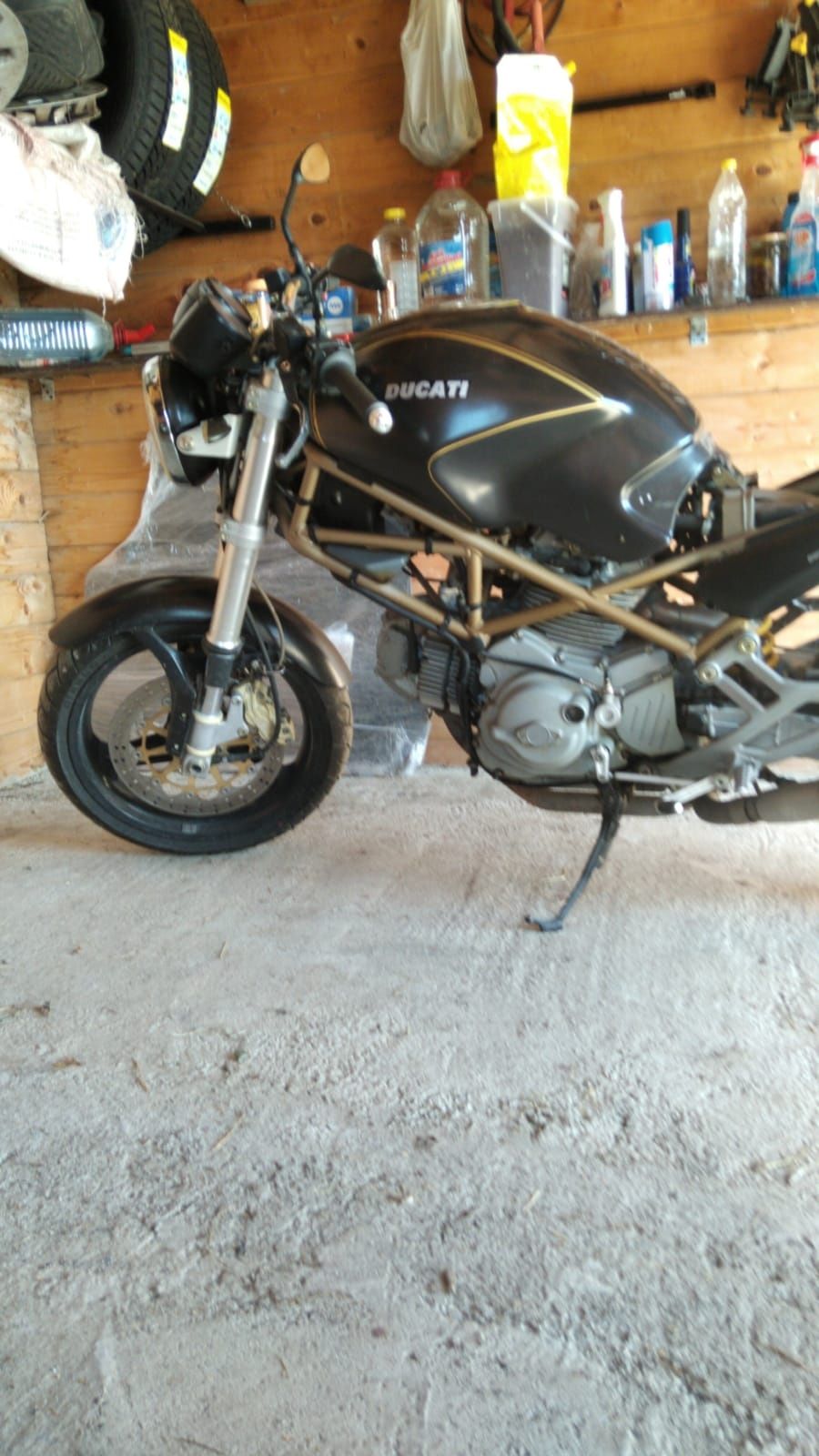 Ducati Monster Dark 600 din 2001