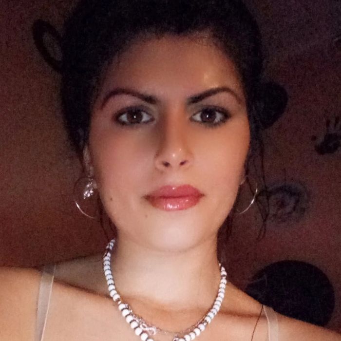 Ofer Servicii de Make up Stilizare sprâncene Manechiura și Pedichiură