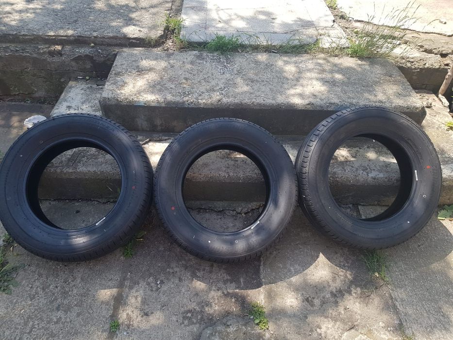 3 cauciucuri Bridgestone 185/65R15 noi