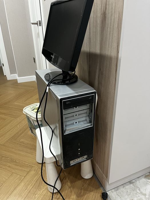 Монитор и процессор компьютер