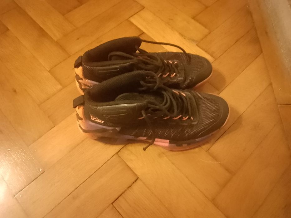 Vând baskeți tarmak 120 de lei