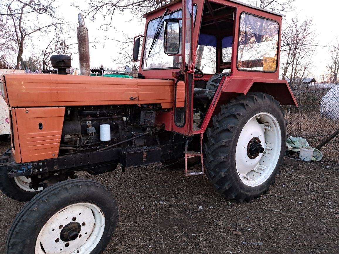 Vând tractor U650