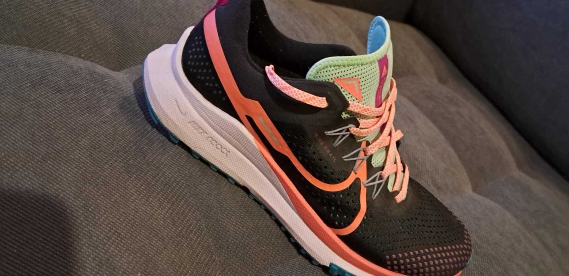 Маратонки за планинско бягане на Nike 43 номер