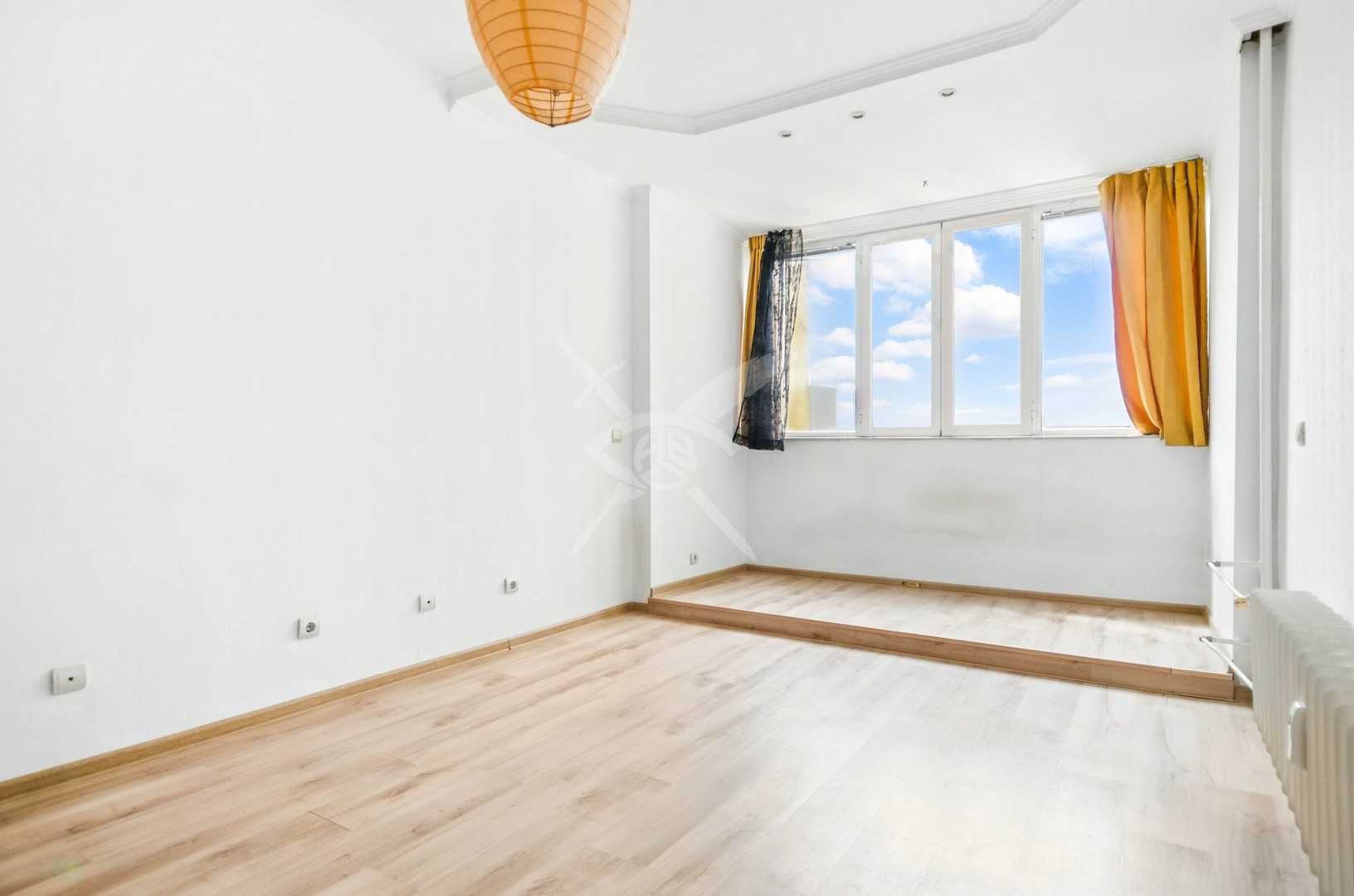 Двустаен апартамент в ж.к. Изгрев № 81154