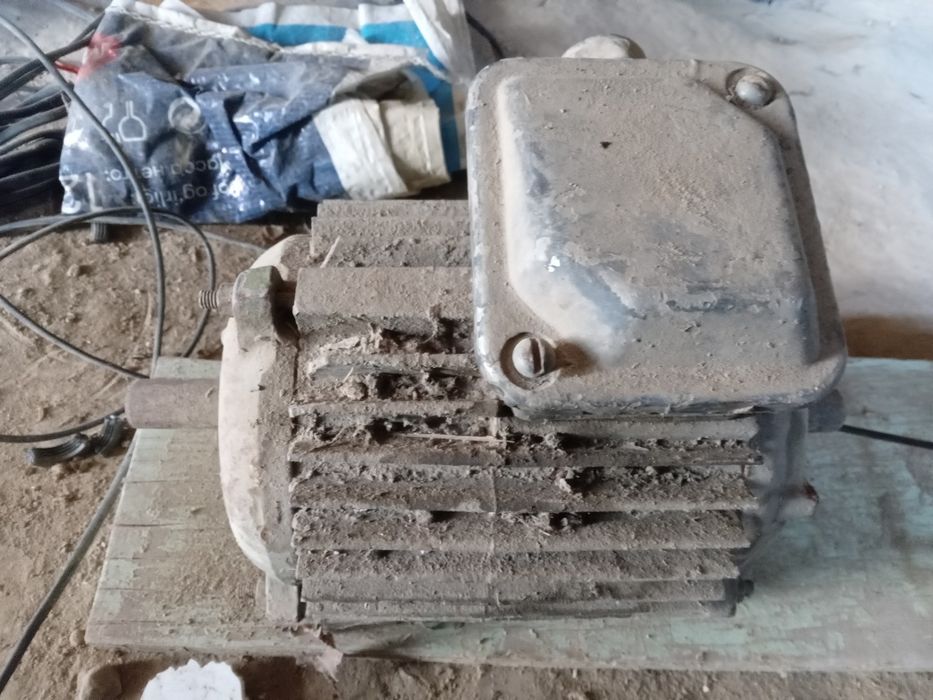 Мотор сотилади. Ишлайди 220в да