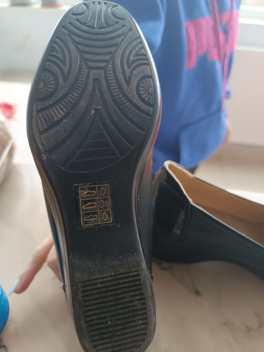 Pantofi și cizme 20 ani vechime