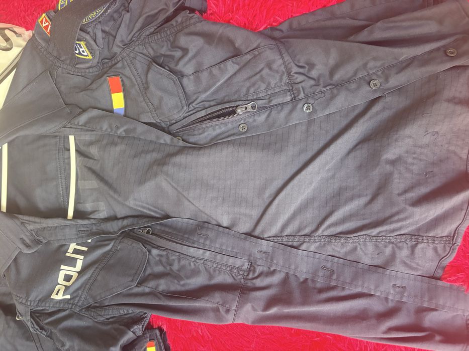 Uniformă poliție