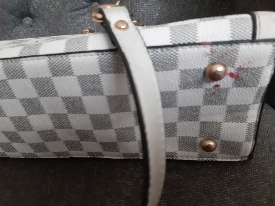 Geanta de mana sau umar superba cu lant auriu Louis Vuitton