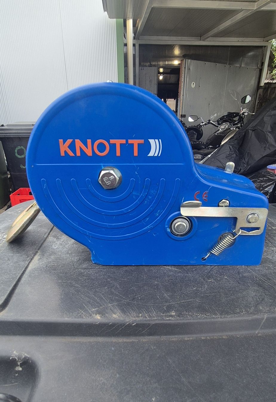 Troliu manual KNOTT 1150KG NOU