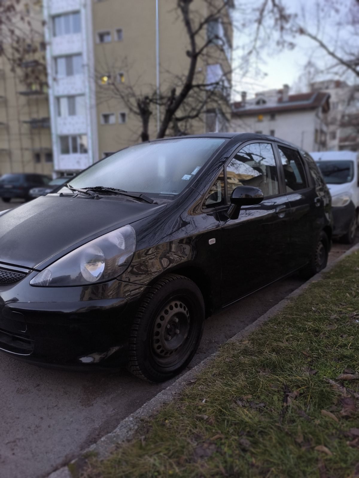 Продавам Honda Jazz 1.25