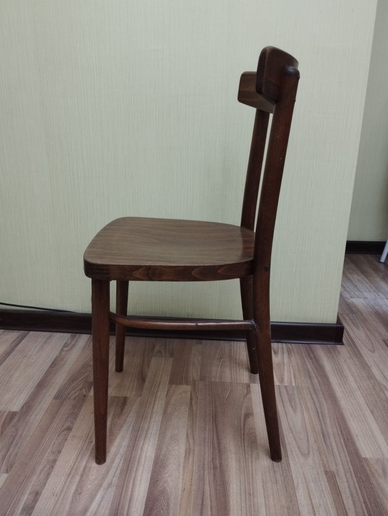 Стул деревянный кухонный