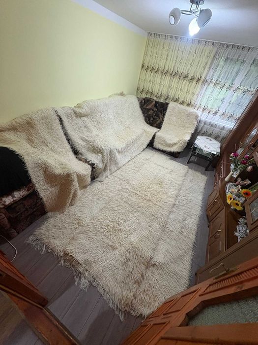 Set din lână, compus din: 3 treceri, pătura și 2 elemente pt. fotolii