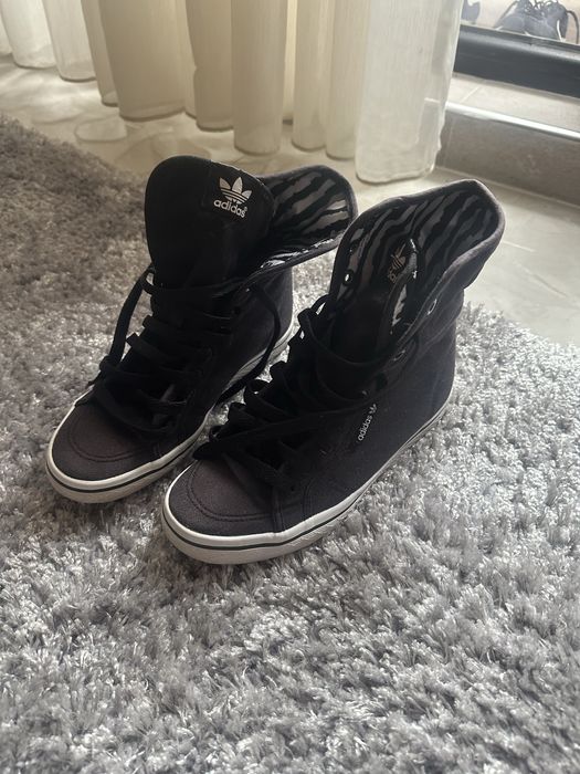 Дамски кецове Adidas
