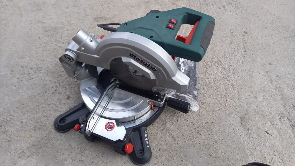 Торцовая пила Metabo KS 216 M LASERCUT