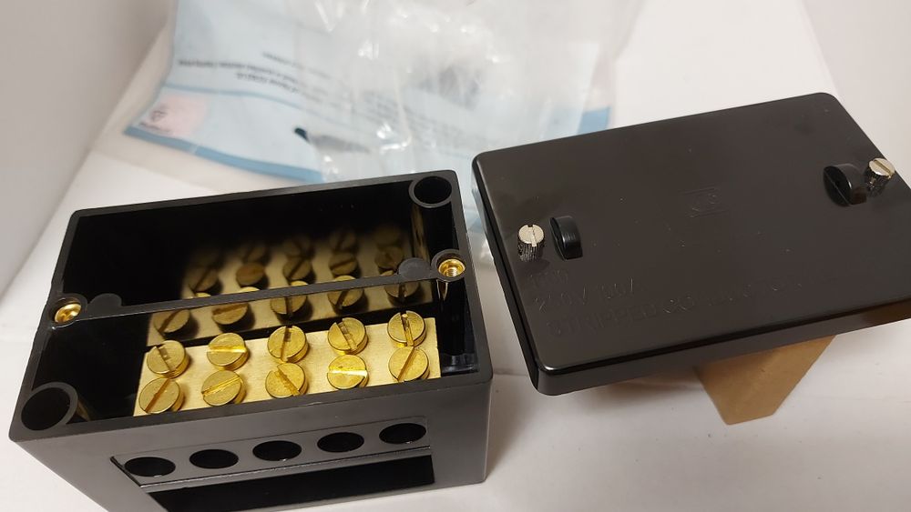 Bloc de distributie electric  100 amperi 5 căi NOU!