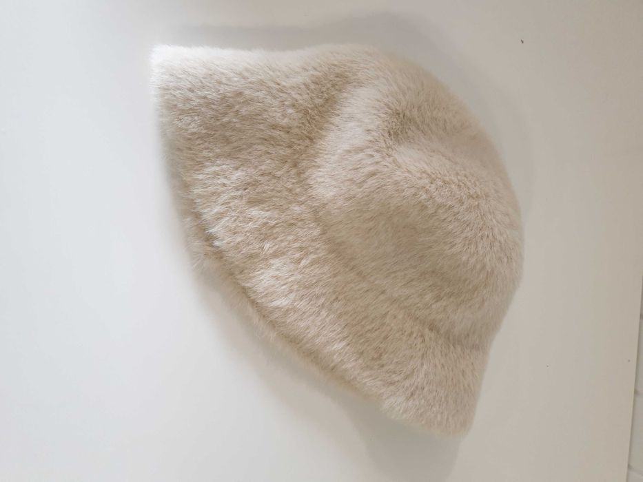 Пухкава шапка Parfois