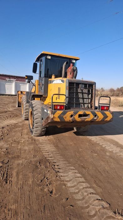 Traktor Hon sotiladi