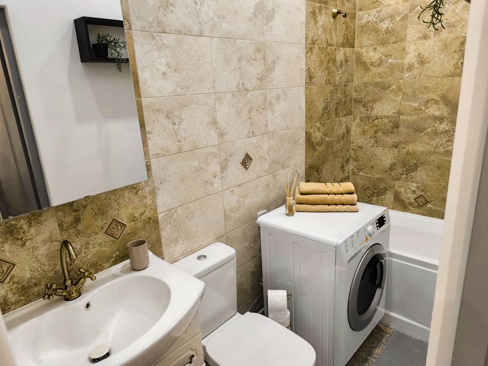 Vând apartament 3 camere, Central, Turda, 47 mp, parter, curte comună