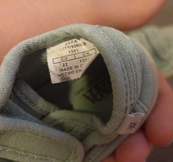 Два броя детски кецове - H&M и Zara - номер 22