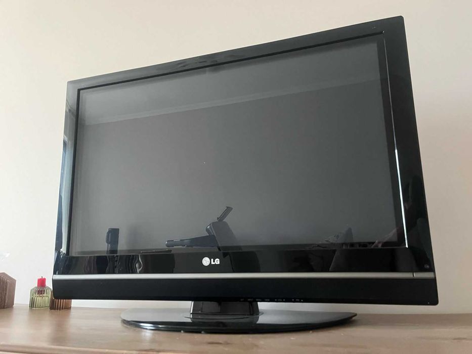 телевизор LG, в хорошем рабочем состоянии