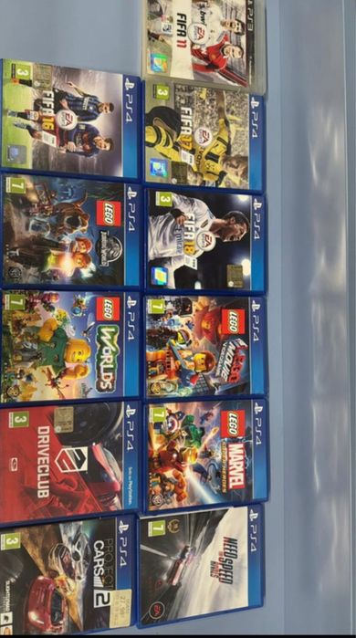 Playstation 4 + 10 jocuri + manete