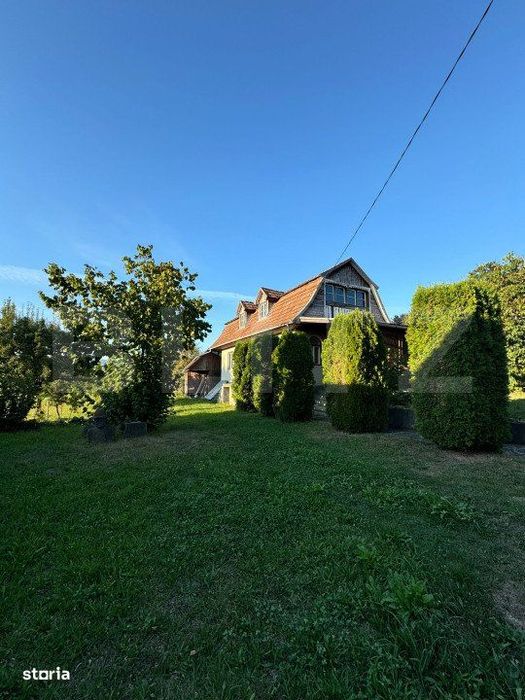 Casa in Alunis, 10.000 mp de teren, cu vie si livada, vedere panoramic