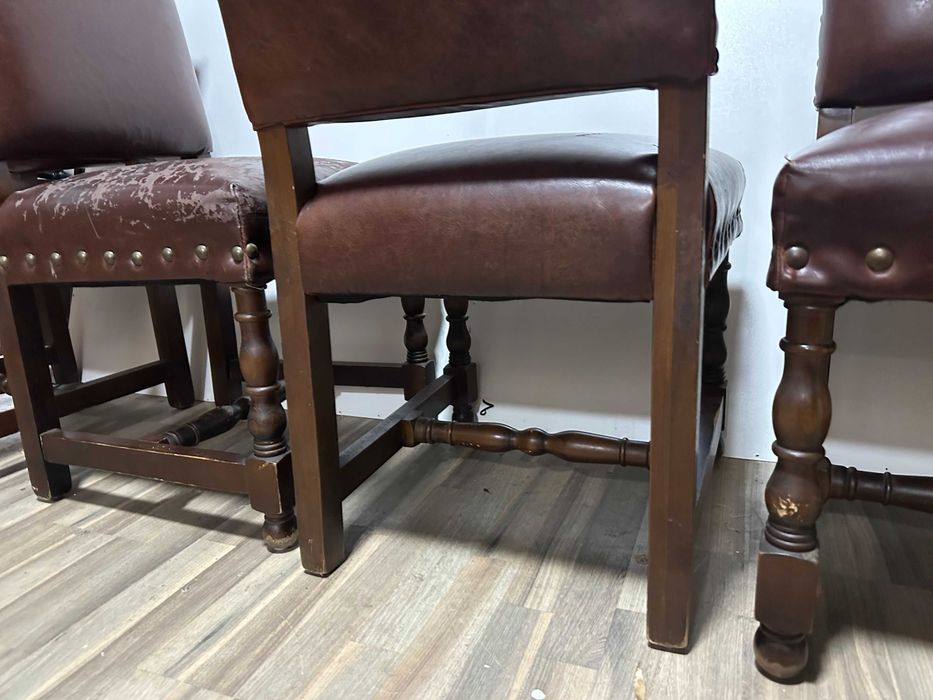 Set 3 Scaune cu cadru din lemn masiv si spatar inalt; Scaun tapitat