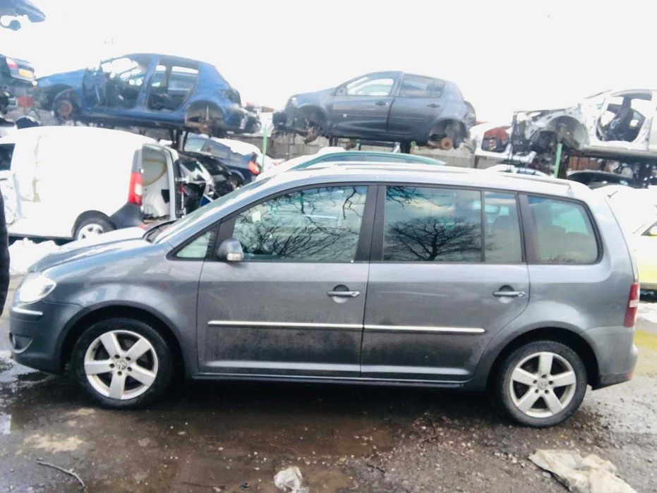 Dezmembrez Volkswagen Touran 2.0 Tdi an 2008 cod motor BKD cutie DSG