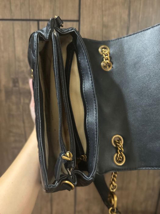 Чанта GUESS черна с дълга дръжка