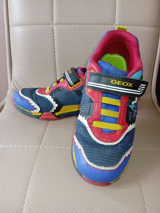 Светещи маратонки Geox, номер 34, цена 20лв