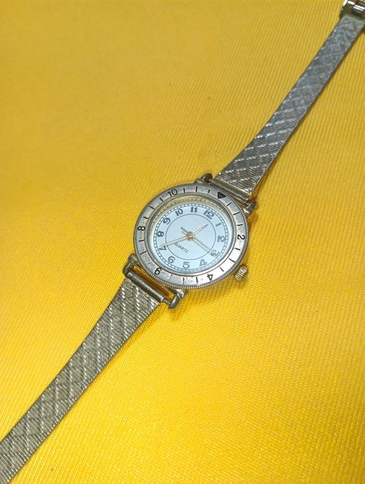 Елегантен Quartz дамски часовник - 20 лв